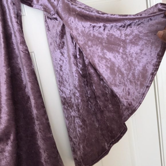 Off the Shoulder Velvet Dress Bell Sleeves - Picture 2 of 3